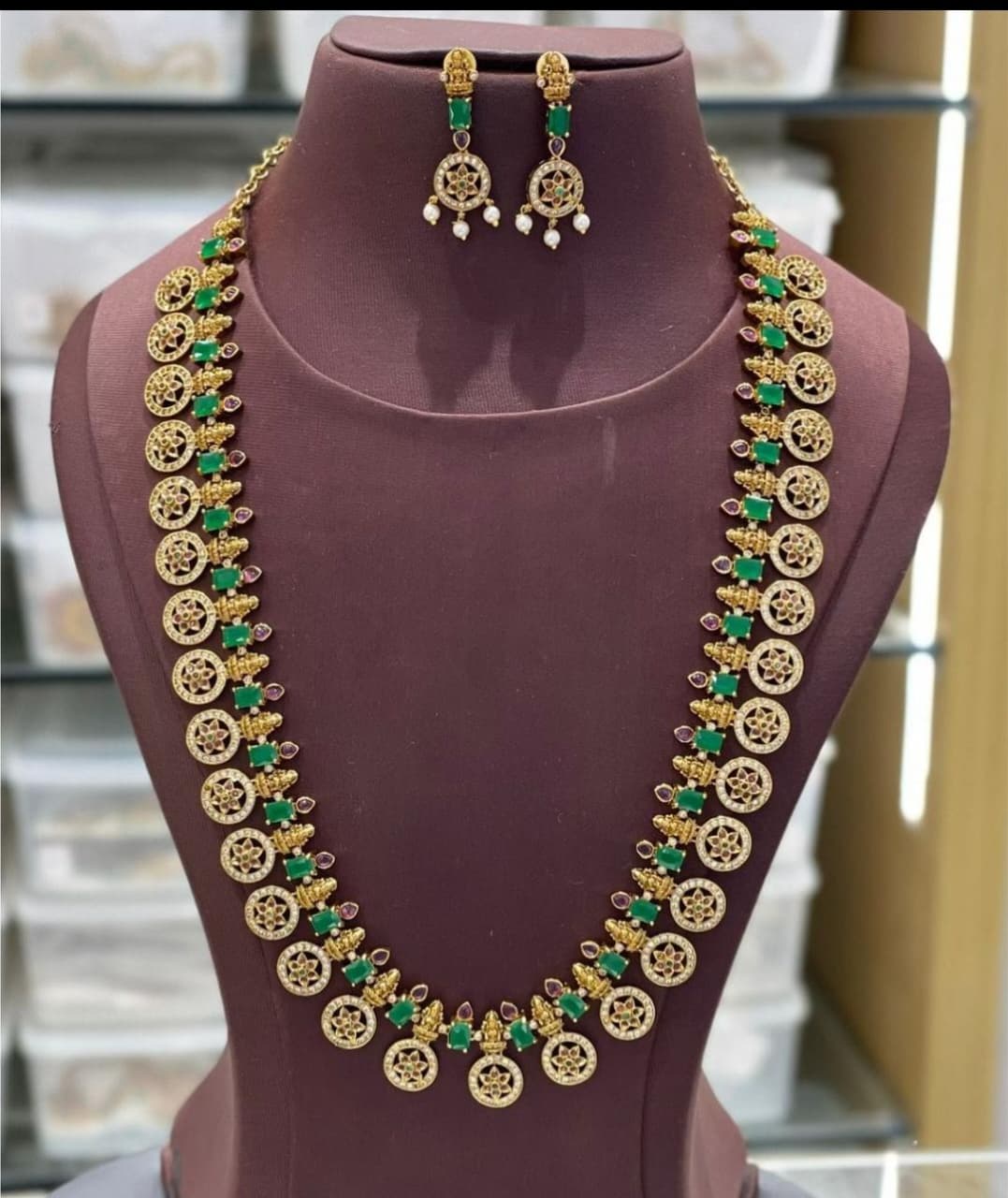 Luxury emerald bottu mala